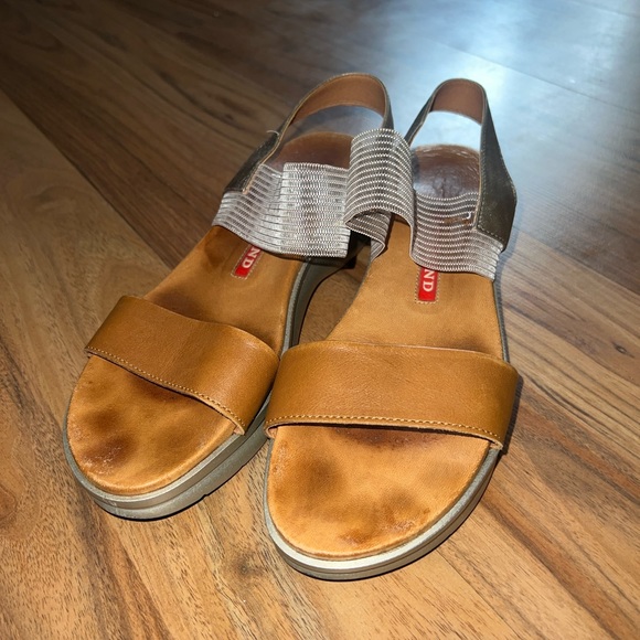 Cute Weekend Sandals - Picture 2 of 2